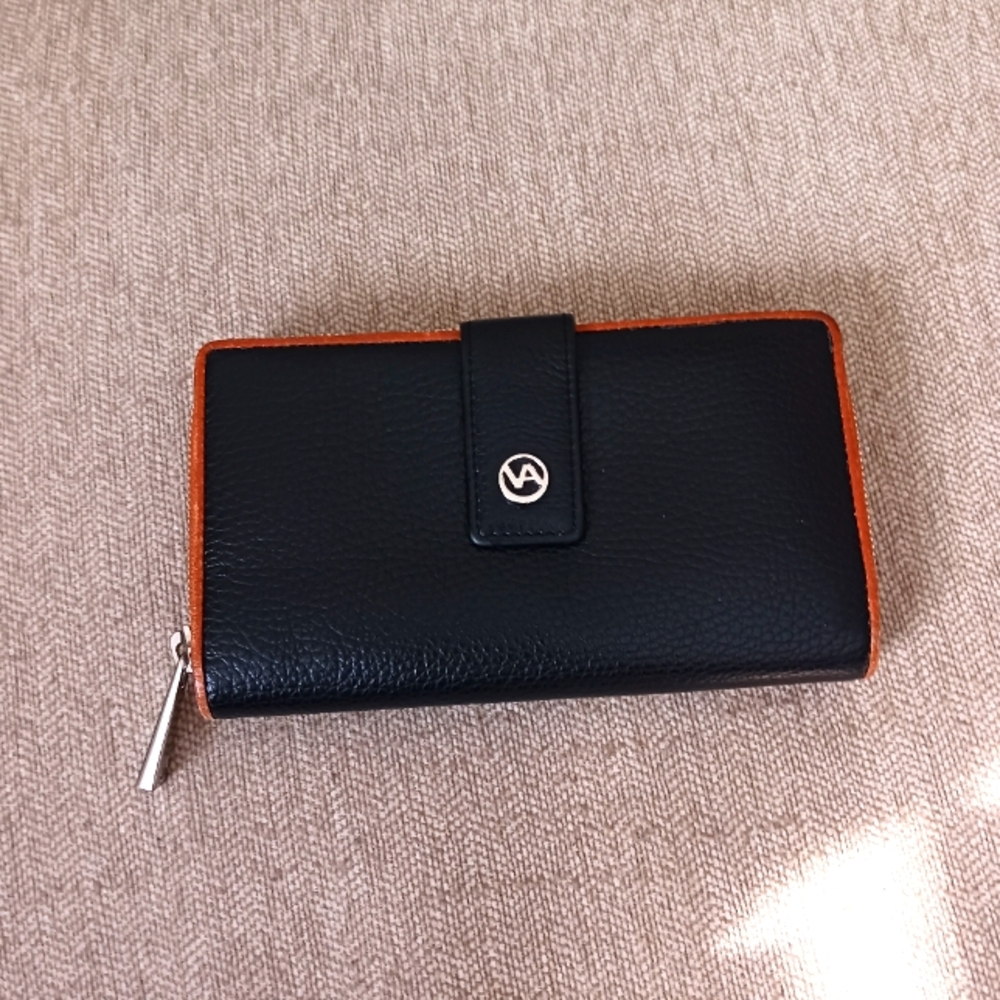 Valentina Black and Brown Wallet Minimalist Design